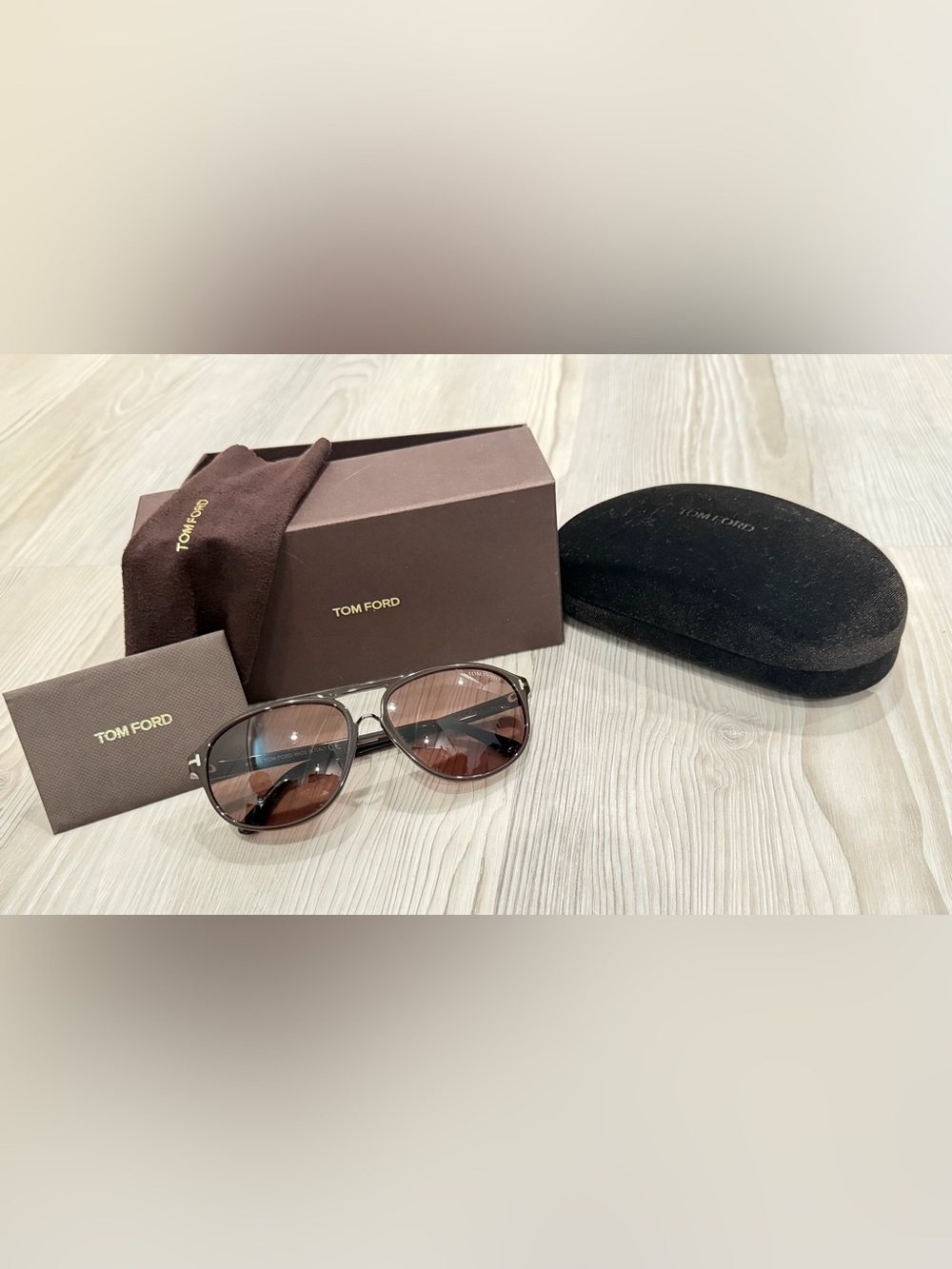 Tom Ford Brown Aviator Sunglasses with Case and Authenticity Card. GUC